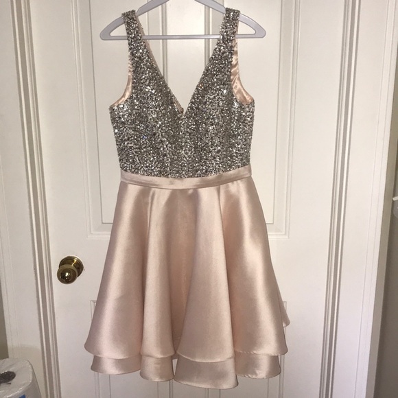 light colored homecoming dresses